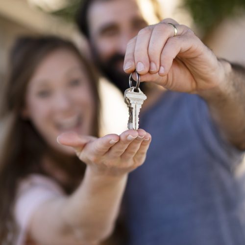 couple-moving-new-house